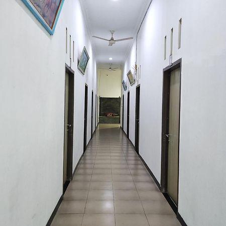 Reddoorz Syariah Near Universitas Batanghari Джамби Экстерьер фото